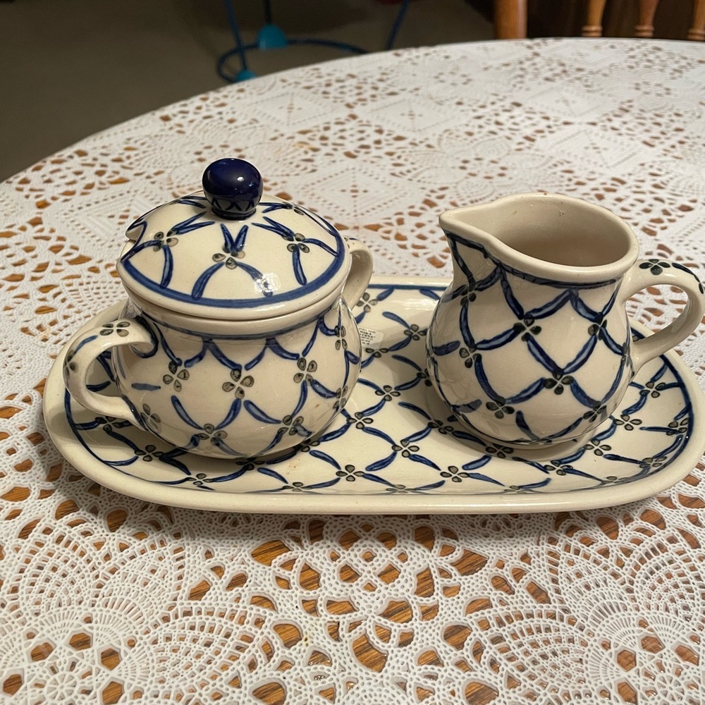 Polish Pottery Creamer & Sugar tray set.  Excellent condition.